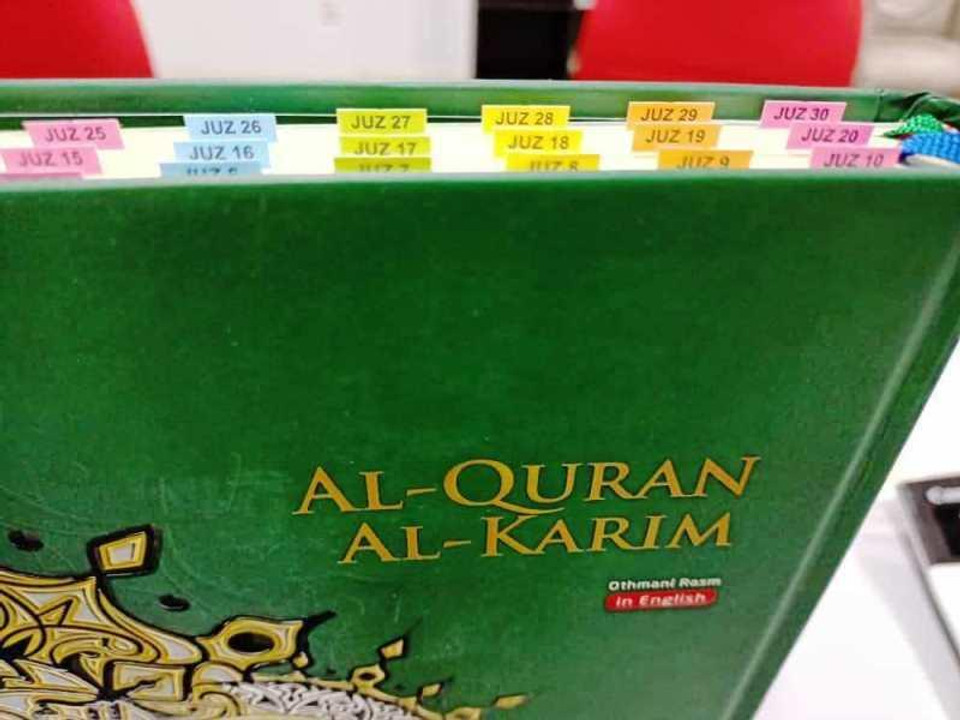 Maqdis A4 Large Al Quran Al Kareem Word-by-Word Translation Tajweed Colour Coded with 200 Tags of Verses + 30 Tags of Juz